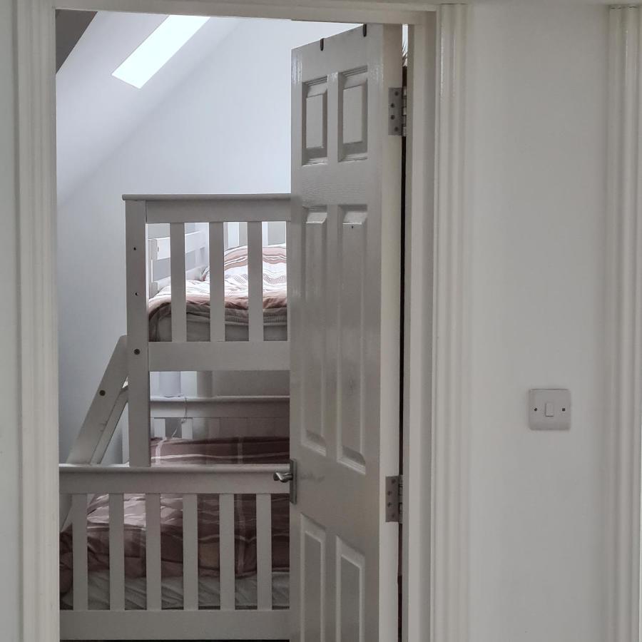2-Bed Loft Apartment For 5Ppl With Private Parking Бекенхам Екстериор снимка